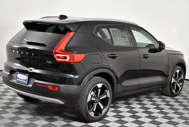 New 2020 Volvo XC40 Momentum 4D Sport Utility in Champaign #V2659 ...